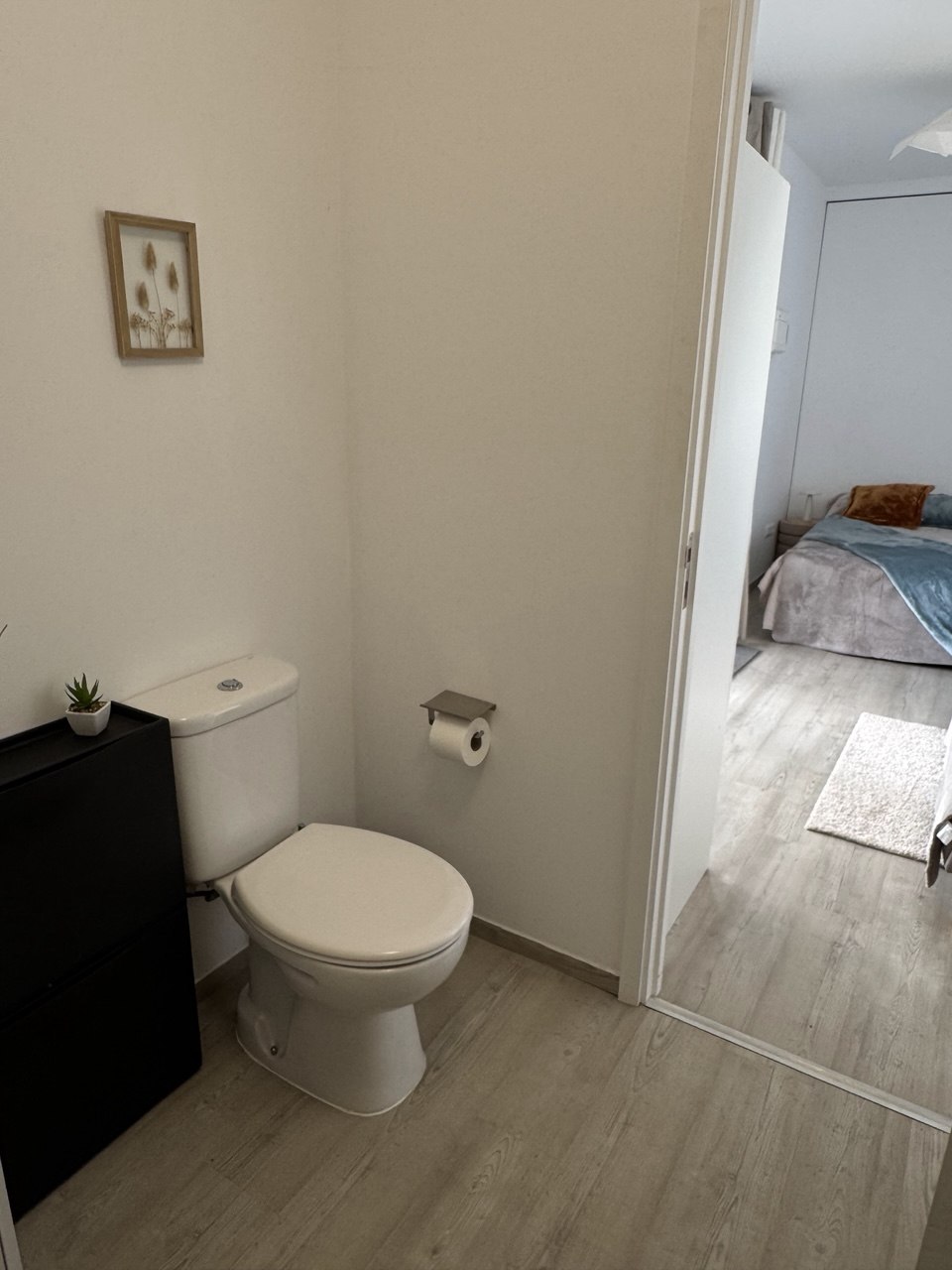 Guest toilet — Botanical Garden Retreat