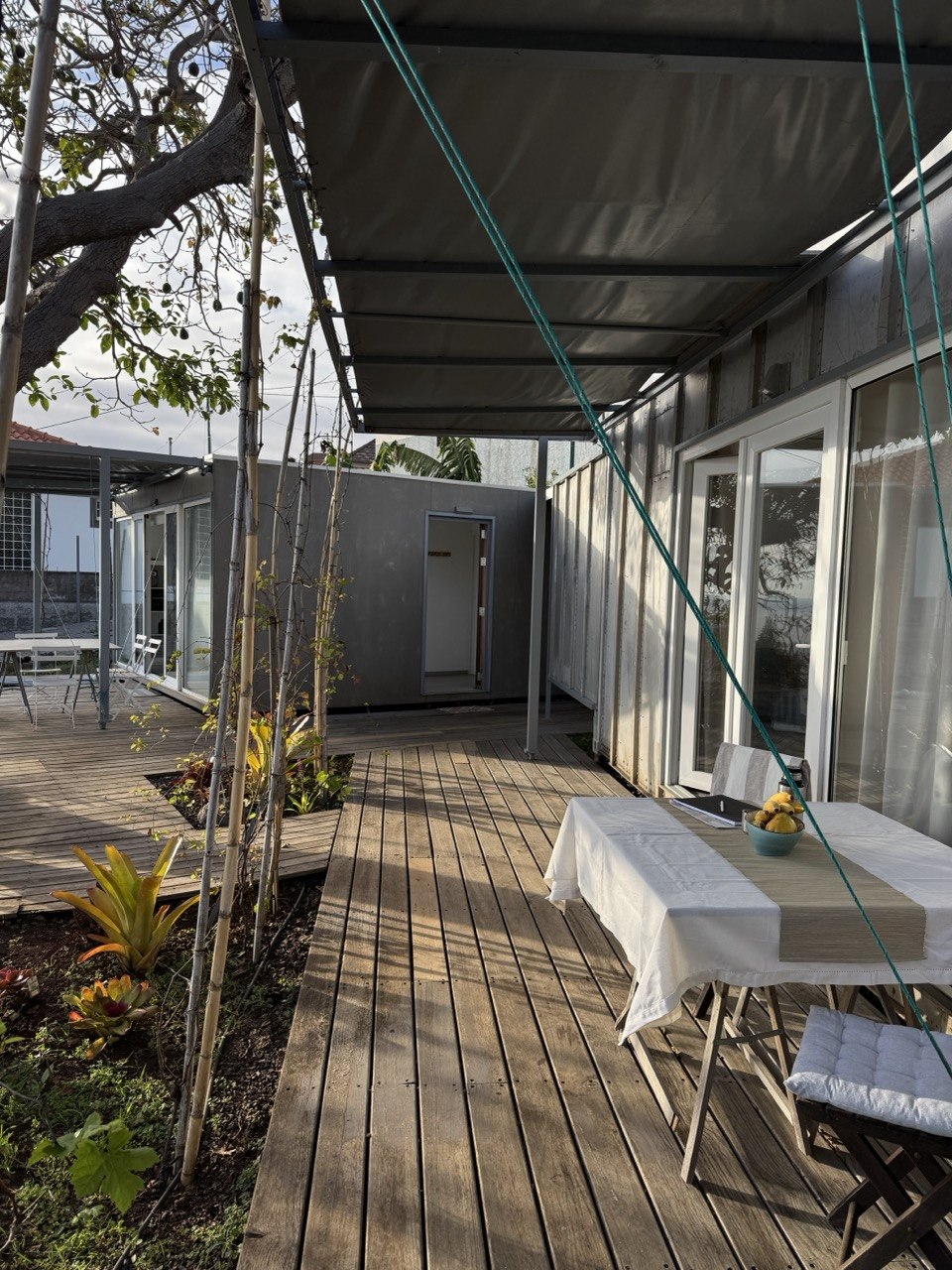 Second guest toilet — Botanical Garden Retreat