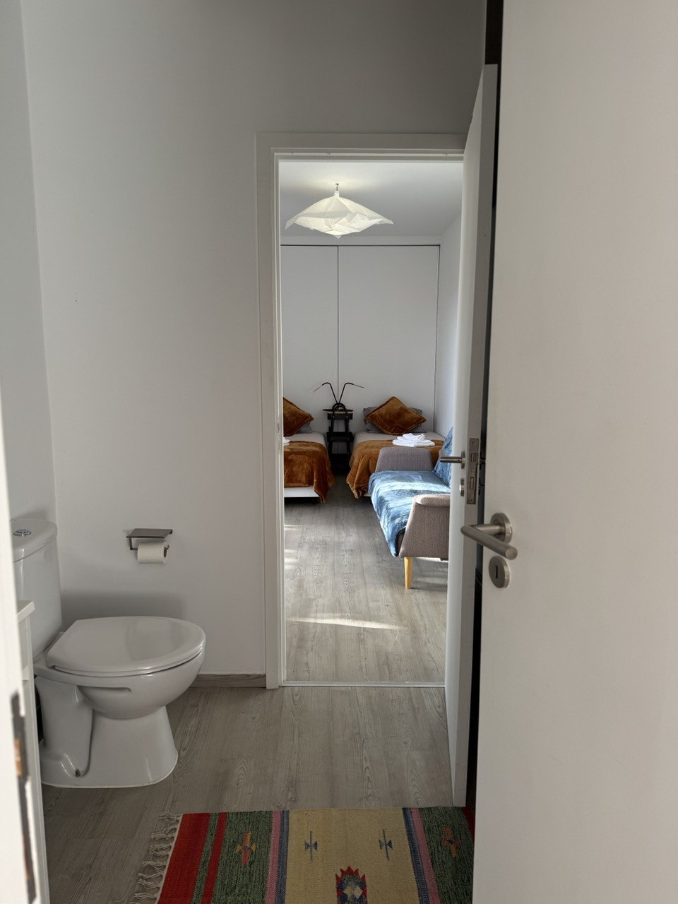 Twin bedroom — Botanical Garden Retreat
