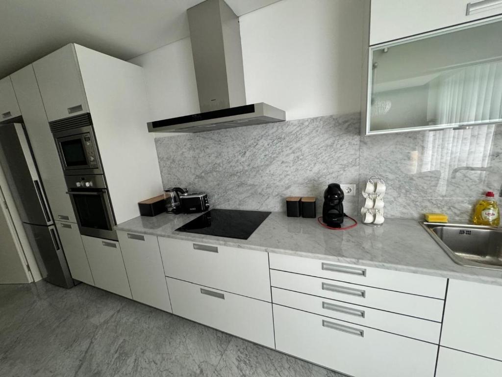 Funchal Next Corner Plaza — modern apartments with rooftop terrace and city views