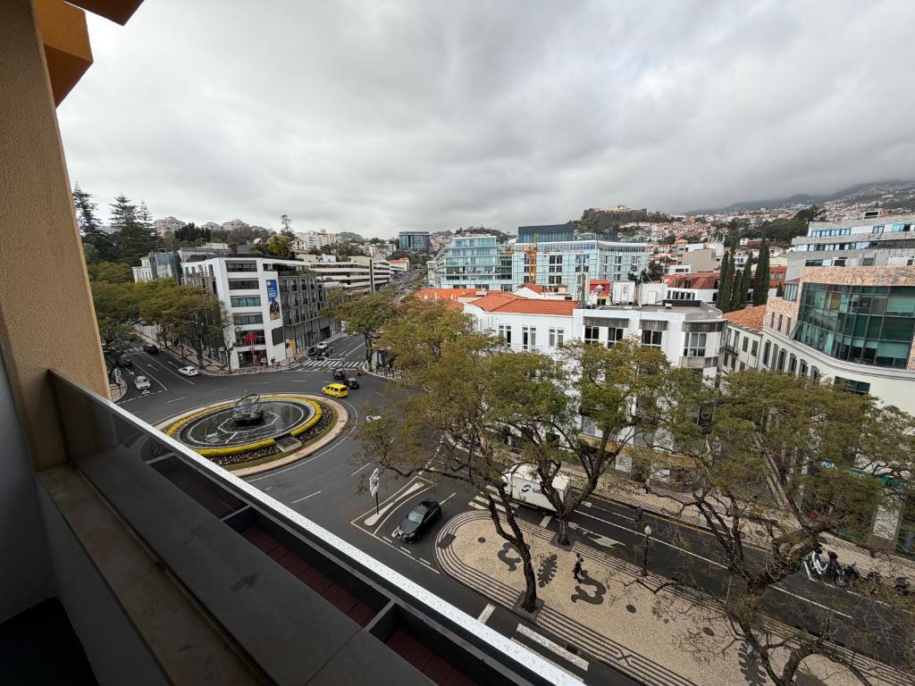 Infante Home I — spacious 120m² apartment with terrace, Avenida Arriaga Funchal
