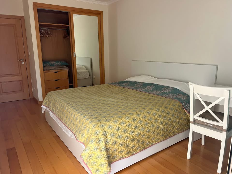 Master bedroom with double bed — Machico beach apartment