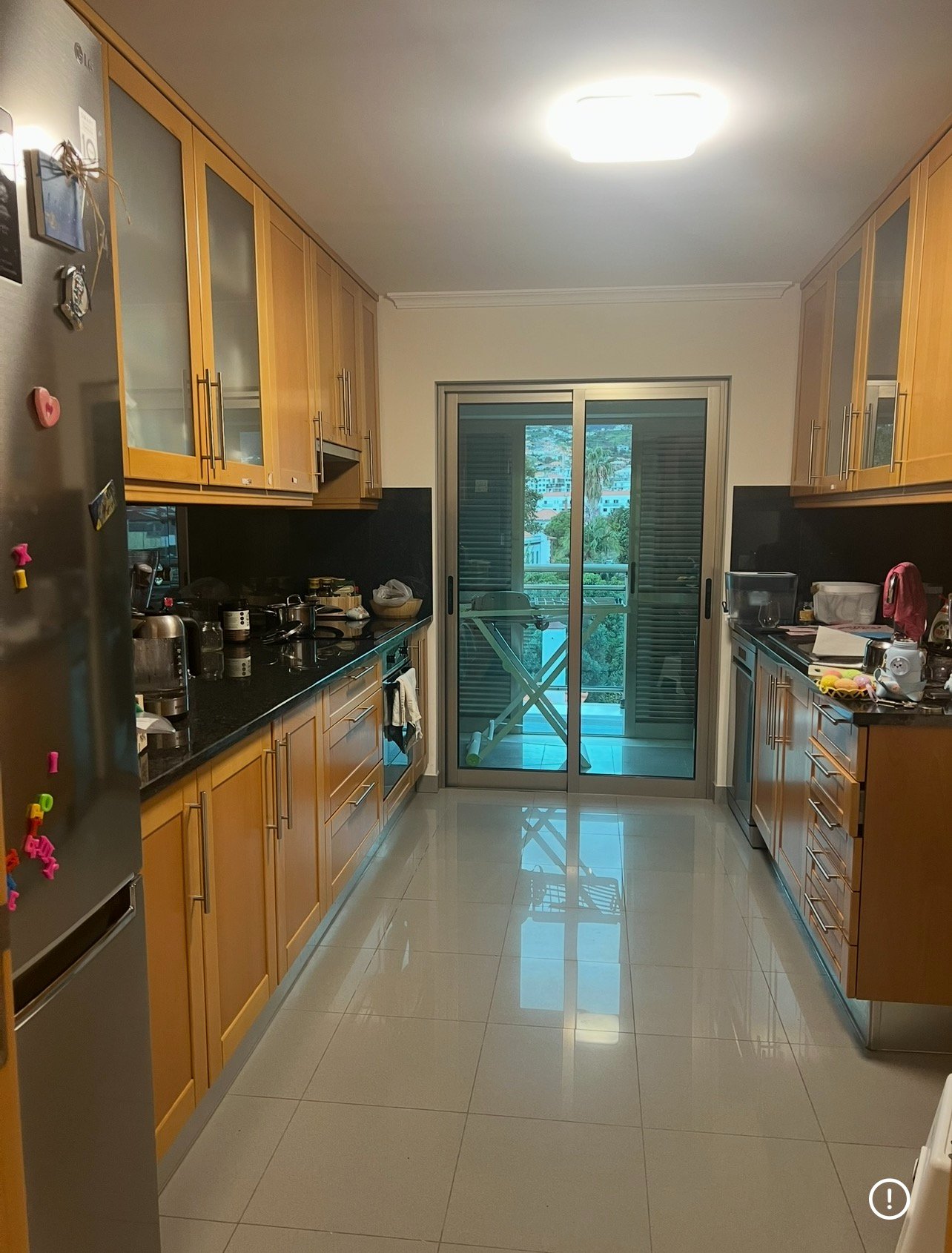 Fully equipped kitchen with balcony — Machico apartment Madeira