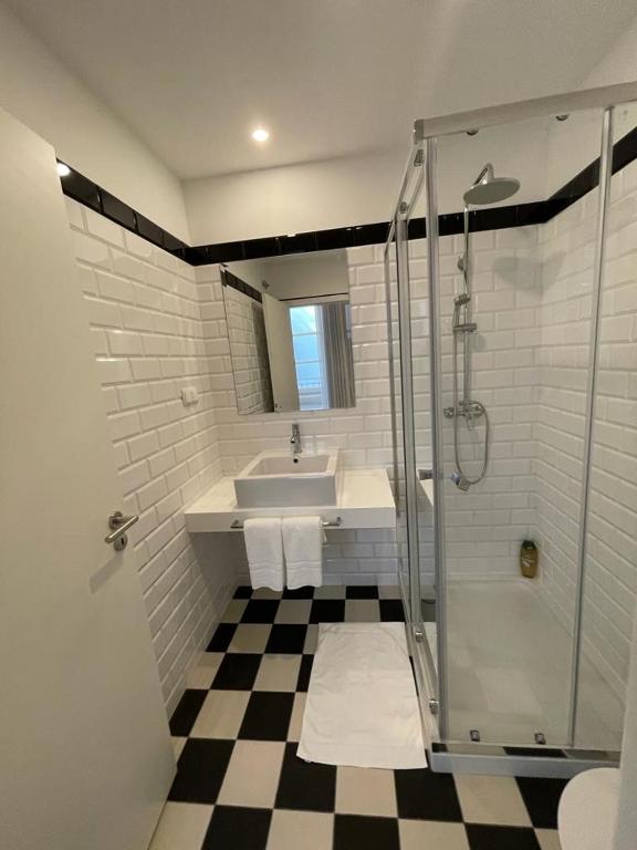 PIER HOUSE — bright double room