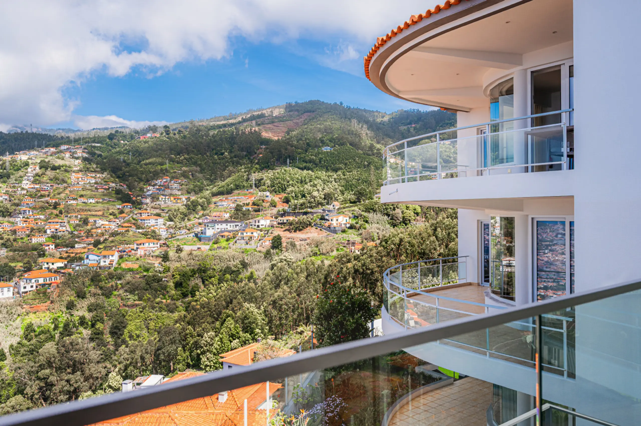 Balcony with mountain and city views in São Gonçalo Funchal
