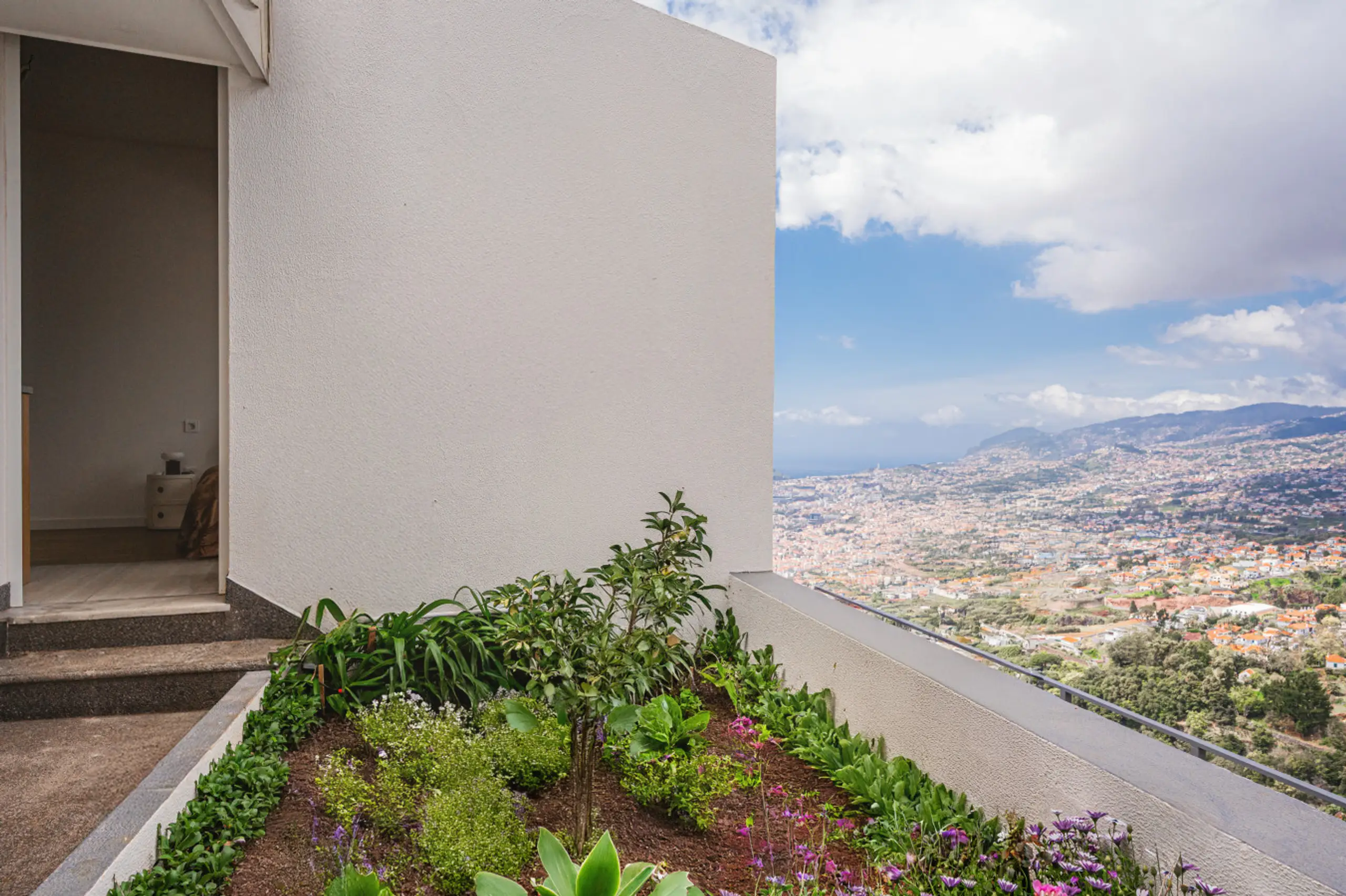 Airbnb vs direct booking Madeira